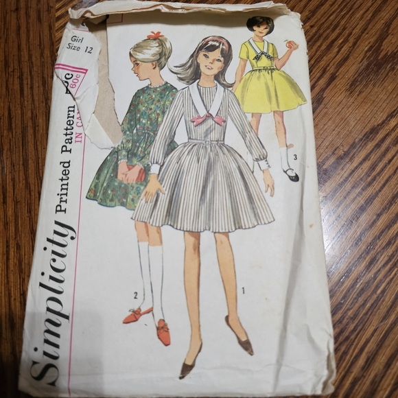 Simplicity Vintage Sewing Pattern Lot - Picture 4 of 10